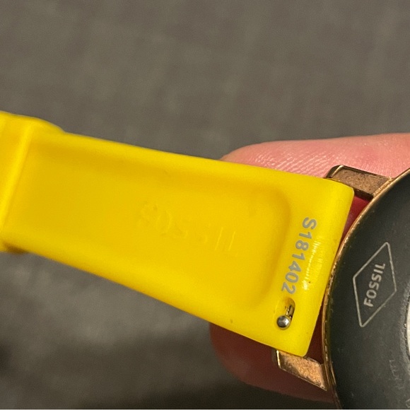 Fossil Smartwatch Model DW7F1 Rose Gold & Yellow Strap - Picture 8 of 9